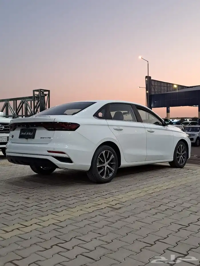 جيلي ام جراند 2023 5