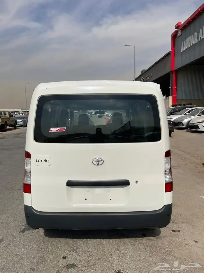 تويوتا فان لايت اس اوتوماتيك بنزين 2025 9