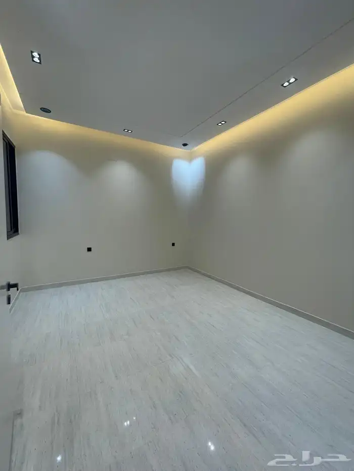 للبيع روف علوي مع ملحق مقابل نادي ضمك تشطيب vip 10