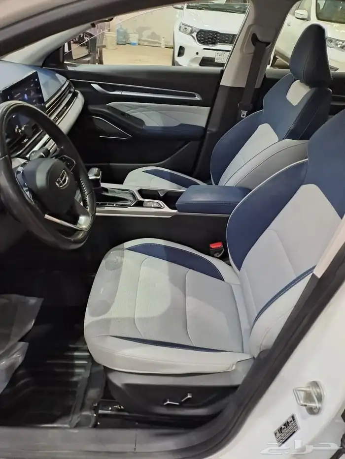 جيلي ام جراند 2023 14