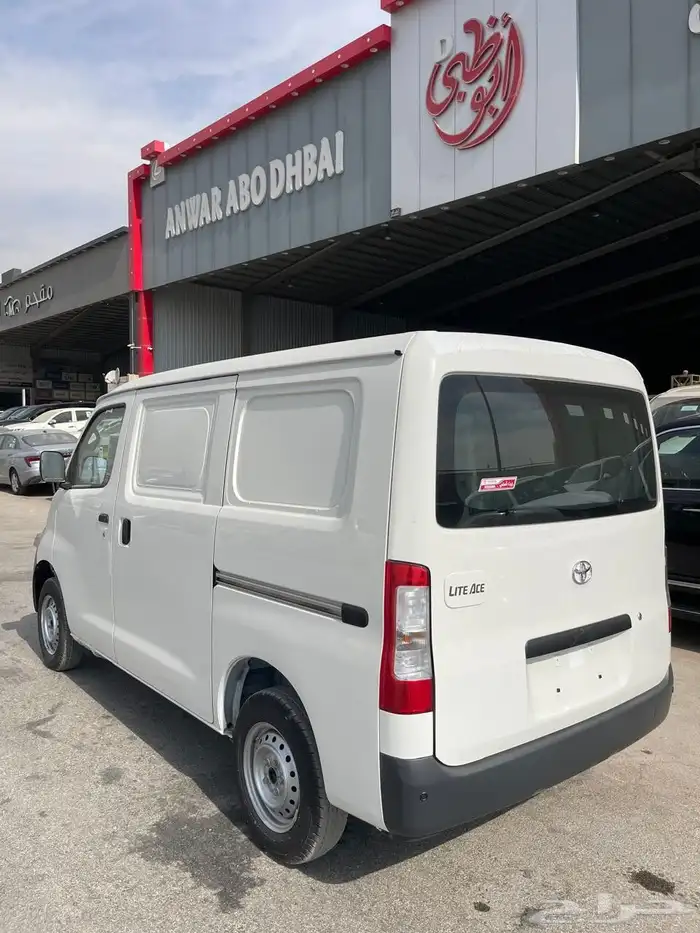 تويوتا فان لايت اس اوتوماتيك بنزين 2025 7