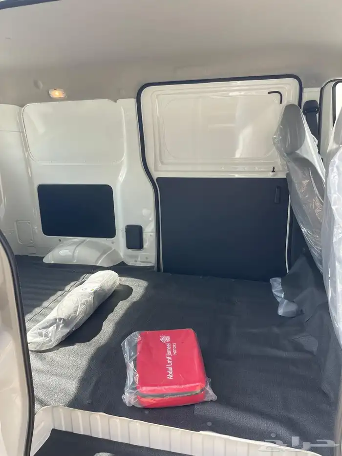 تويوتا فان لايت اس اوتوماتيك بنزين 2025 4