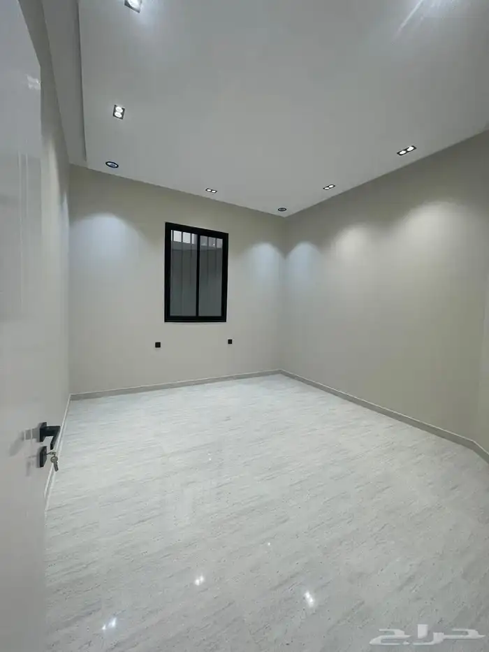 للبيع روف علوي مع ملحق مقابل نادي ضمك تشطيب vip 9