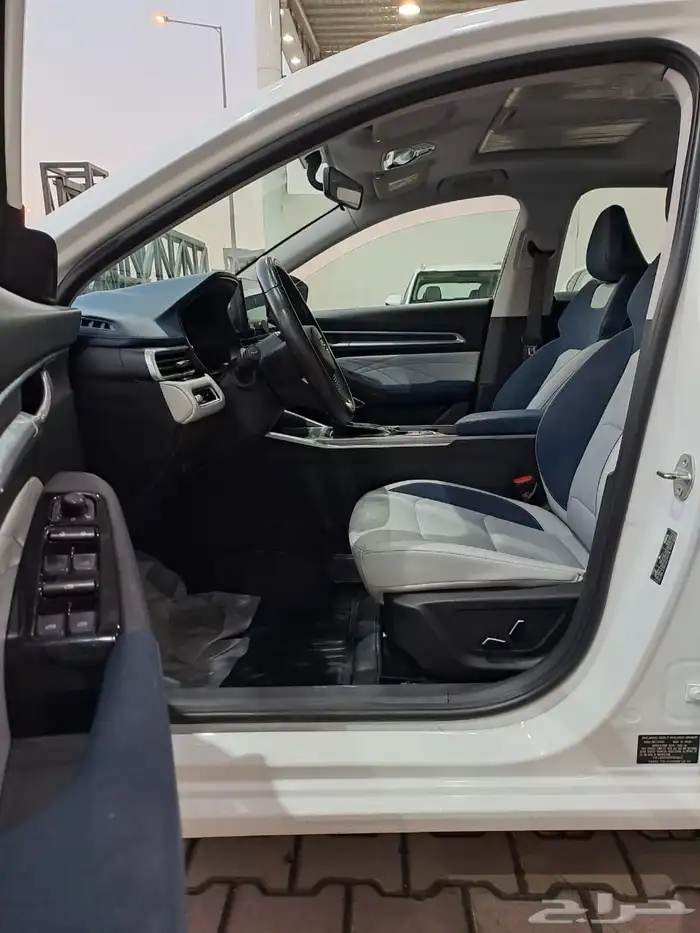 جيلي ام جراند 2023 13