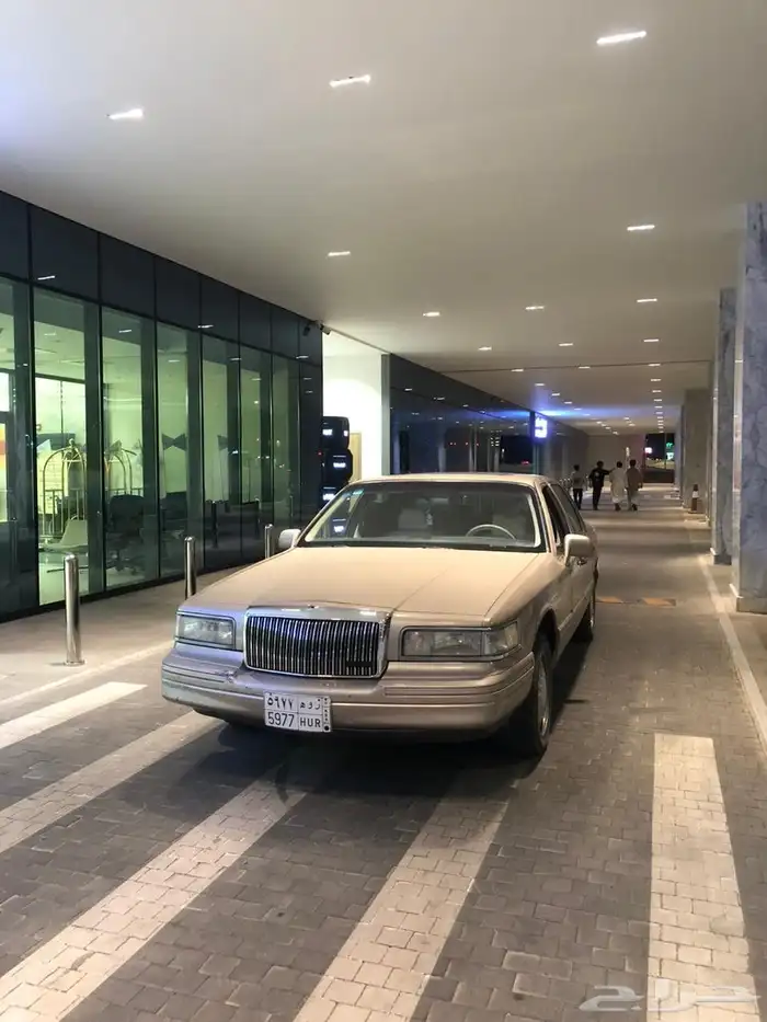 لينكون تاون كار 1995 4