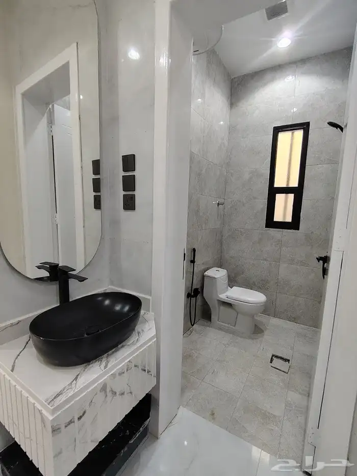 للبيع روف دور تاني مع ملحق شرق خميس مشيط تشطيب مودرنقريبة 22