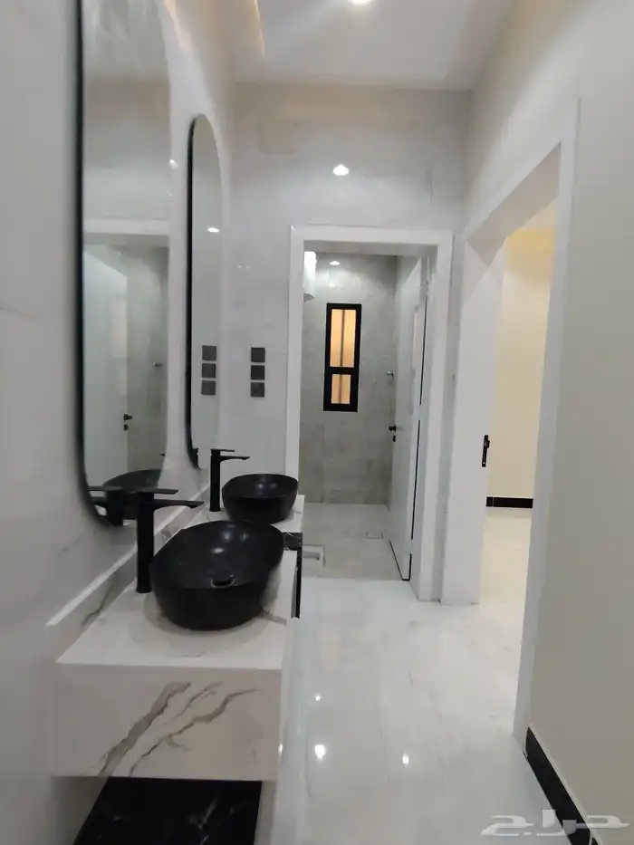 للبيع روف دور تاني مع ملحق شرق خميس مشيط تشطيب مودرنقريبة 12