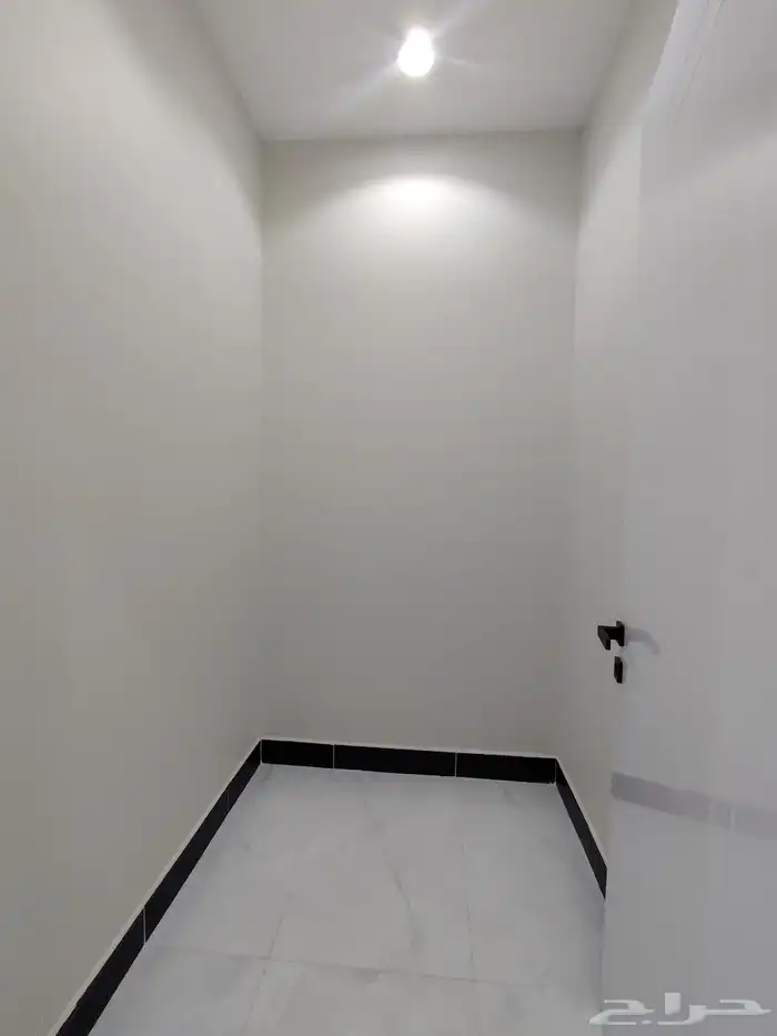 للبيع روف دور تاني مع ملحق شرق خميس مشيط تشطيب مودرنقريبة 18