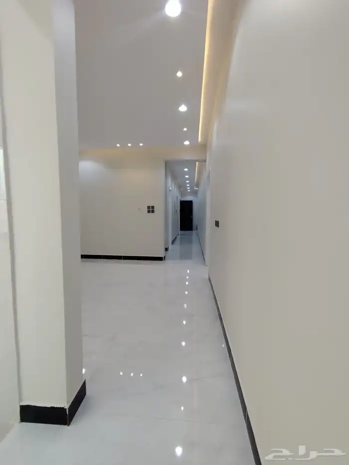 للبيع روف دور تاني مع ملحق شرق خميس مشيط تشطيب مودرنقريبة 26