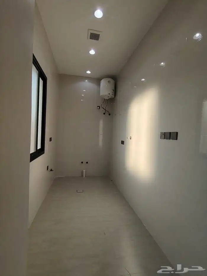 للبيع روف دور تاني مع ملحق شرق خميس مشيط تشطيب مودرنقريبة 27