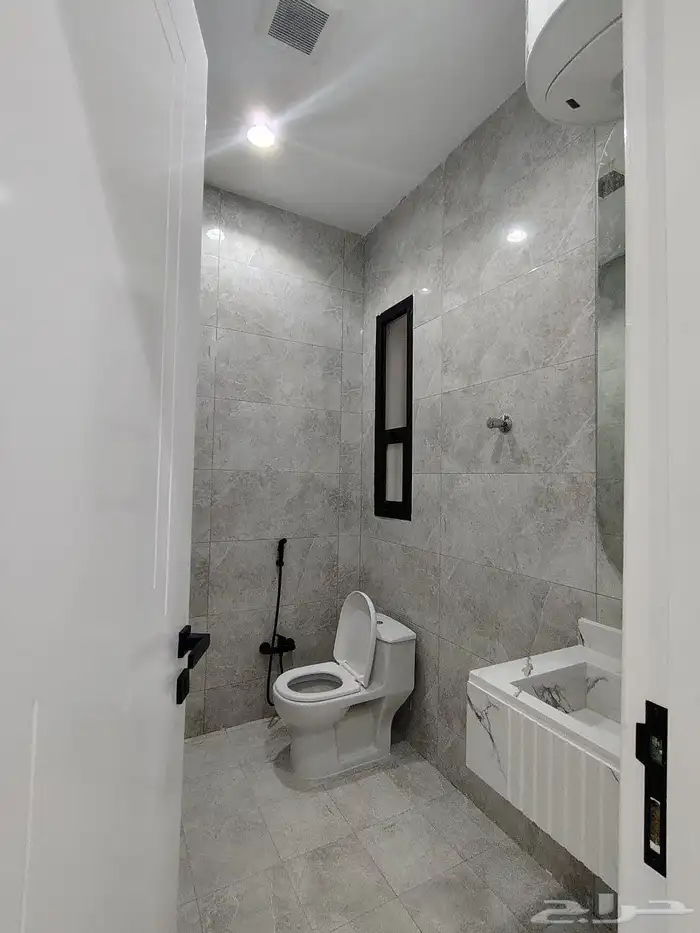 للبيع روف دور تاني مع ملحق شرق خميس مشيط تشطيب مودرنقريبة 7