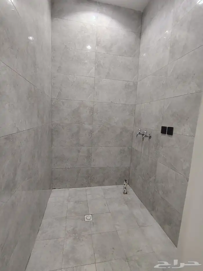 للبيع روف دور تاني مع ملحق شرق خميس مشيط تشطيب مودرنقريبة 21