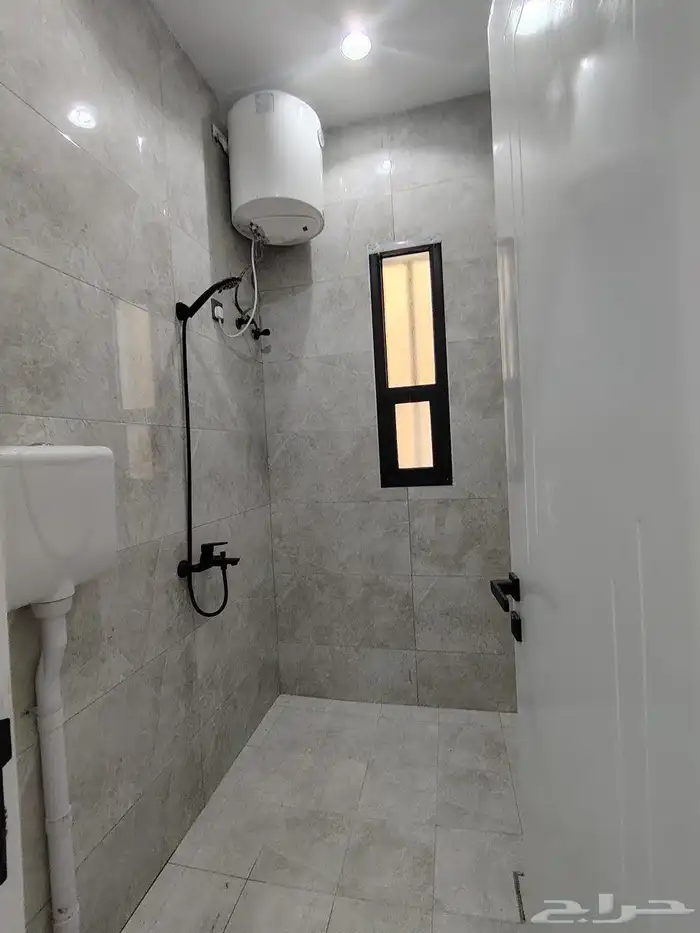 للبيع روف دور تاني مع ملحق شرق خميس مشيط تشطيب مودرنقريبة 16