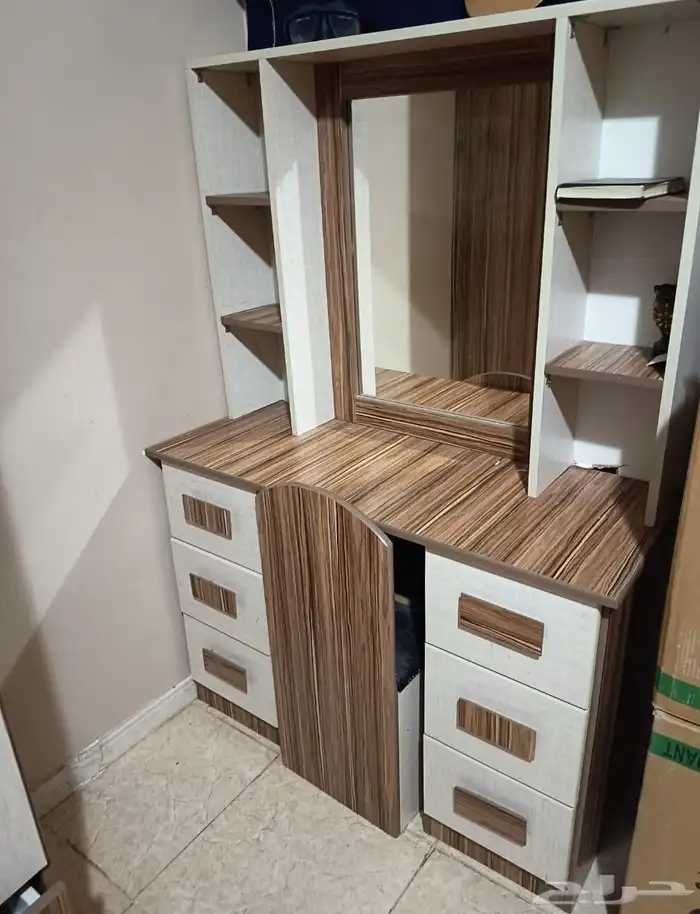 سرير وتسريحه جديده ومع التسريحه كرسي 1