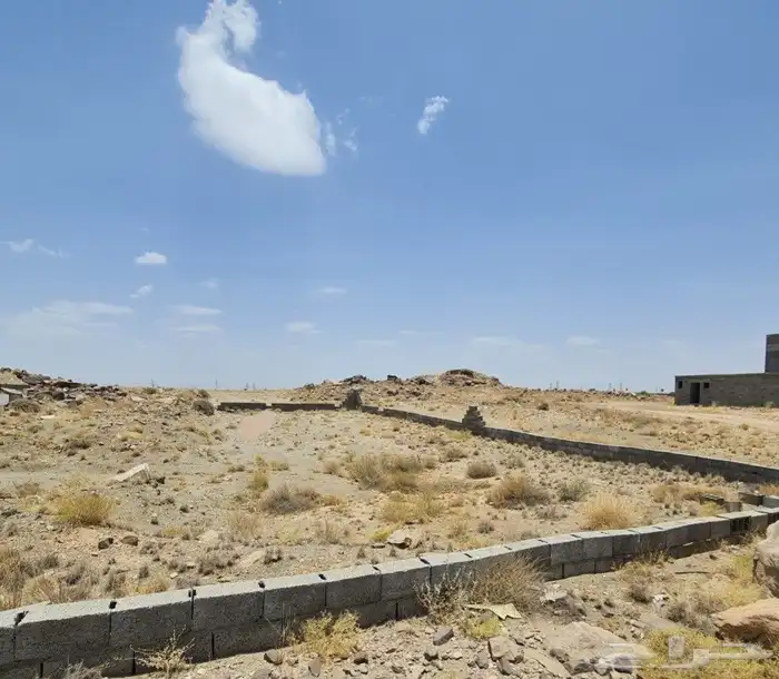 أرض مستوية عزاز مساحة 900م بالضاحية بقرب حي الوسام خميس مشيط 1