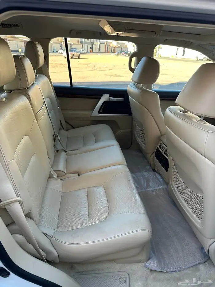 للبيع تويوتا لاندكروزر VXR موديل 2017   أبيض 8