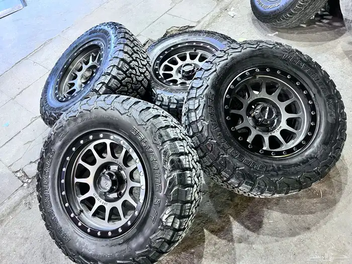 جنوط ميثود 6 مسمار مع كفرات نص حجري مقاس 285 70 17 1