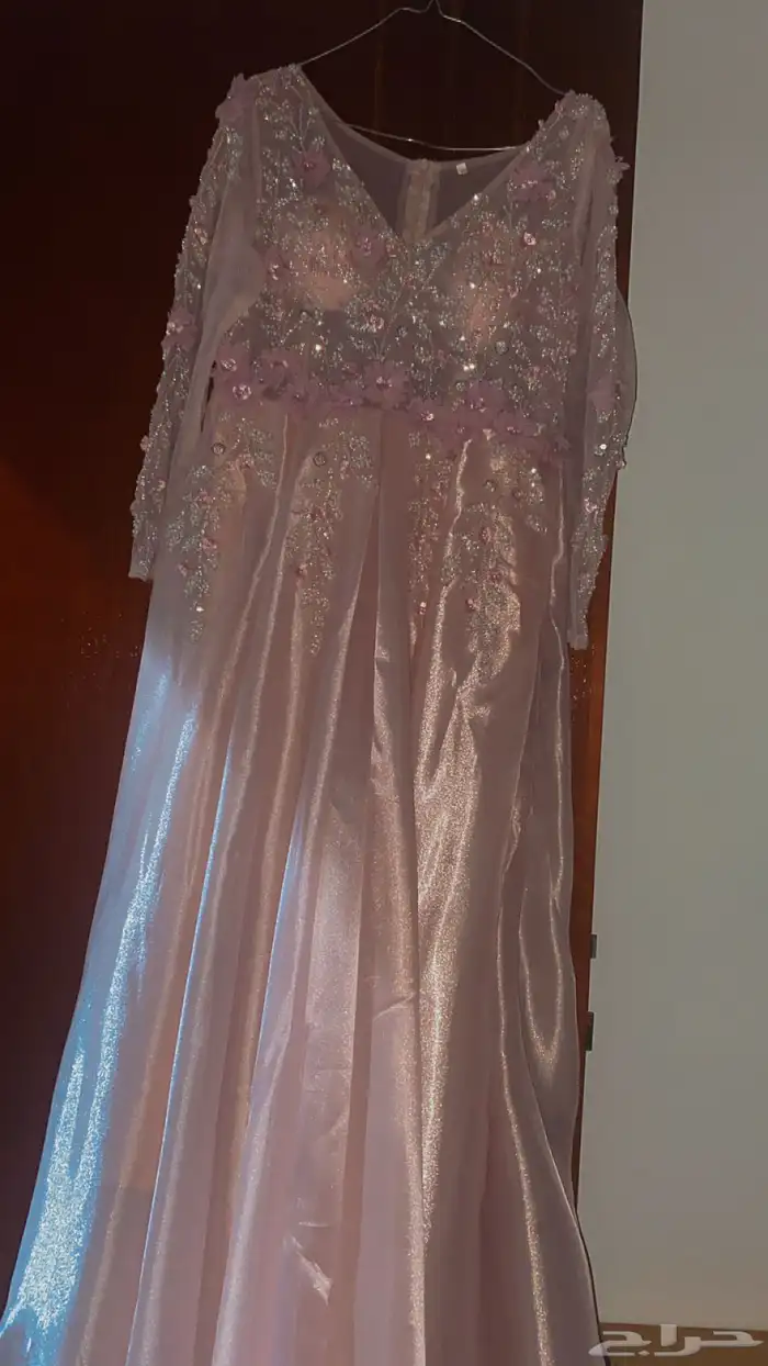 فستان سهره فيه لمعه وجدا انيق لون وردي فاتح 1