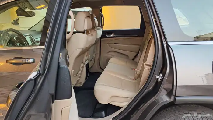 جراند شيروكي 2017 نظيف جدا 3