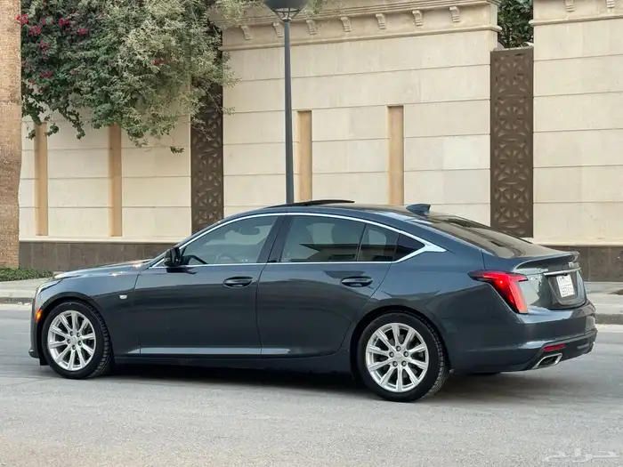 كاديلاك CT5 موديل 2022 فل كامل تحت الضمان والصيانة المجانية 10