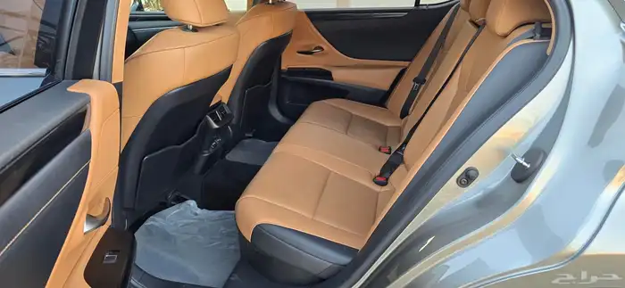 لكزس ES300h 2023 هايبرد 12