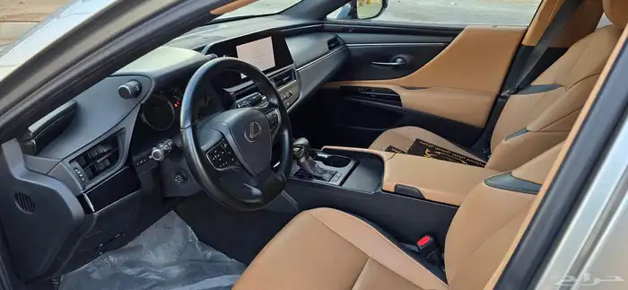 لكزس ES300h 2023 هايبرد 9