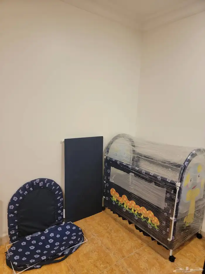للبيع سرير اطفال مع كامل ملحقاته استخدام بضعة ايام شبه جديد 1