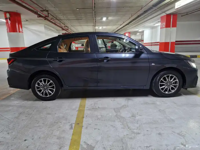 Toyota yearis y 2024 5