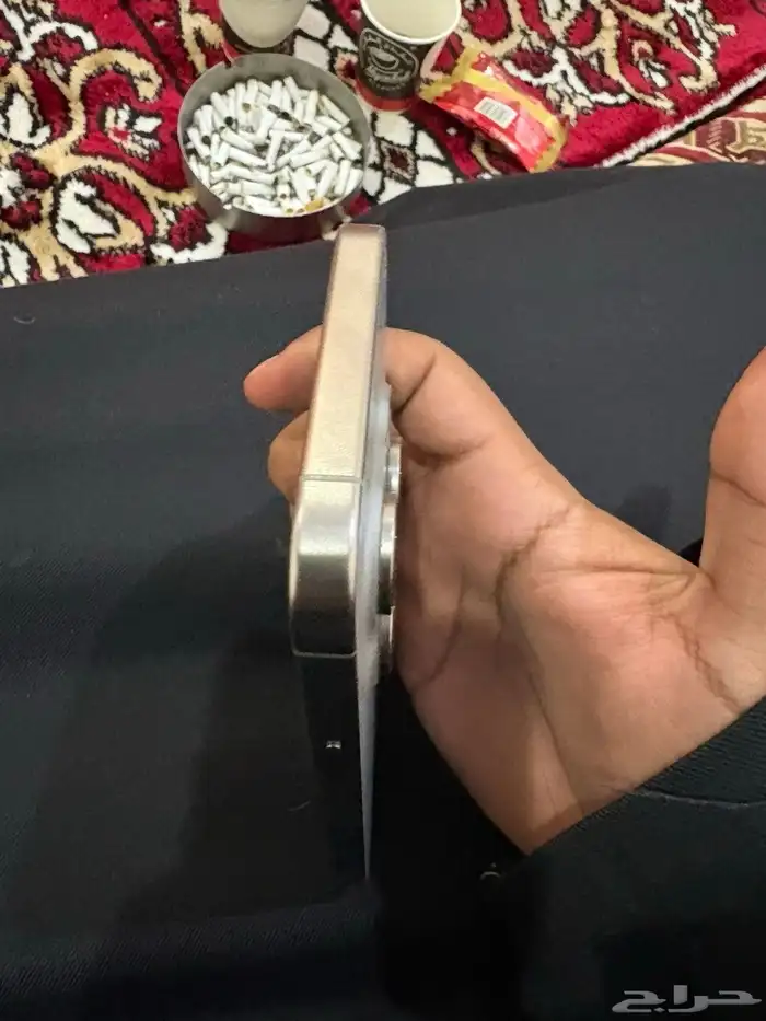 ايفون برو ماكس 15 منكسر خلفيه 3