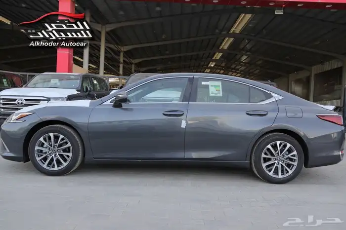 لكزس ES 300 AH 2025 - لدى شركة عبدالمجيد الخضر 3