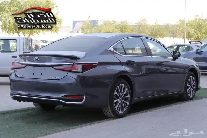 لكزس ES 300 AH 2025 - لدى شركة عبدالمجيد الخضر 4