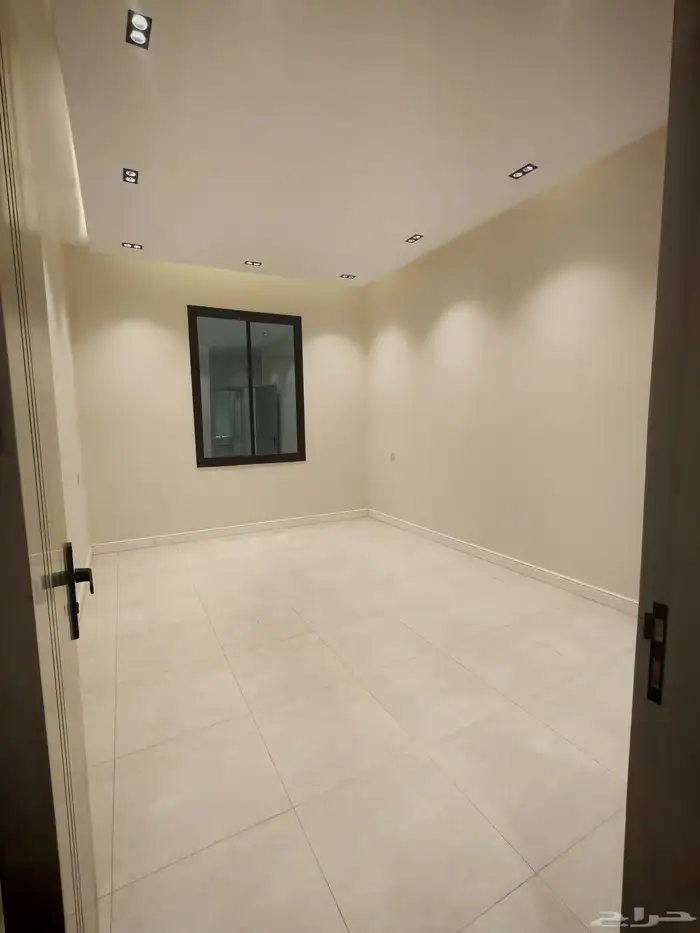 للبيع شقه دور ارضي مساحه 255 م بسعر 580 الف بالقرب من المطار 11