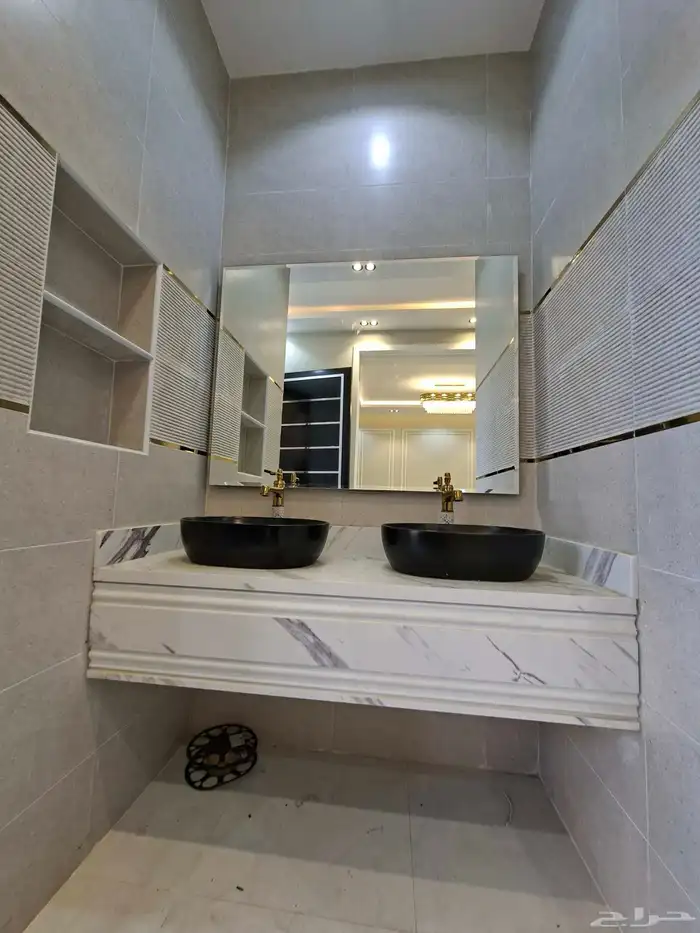 للبيع شقة دور ارضي مدخل خاص بموقع مميز 3