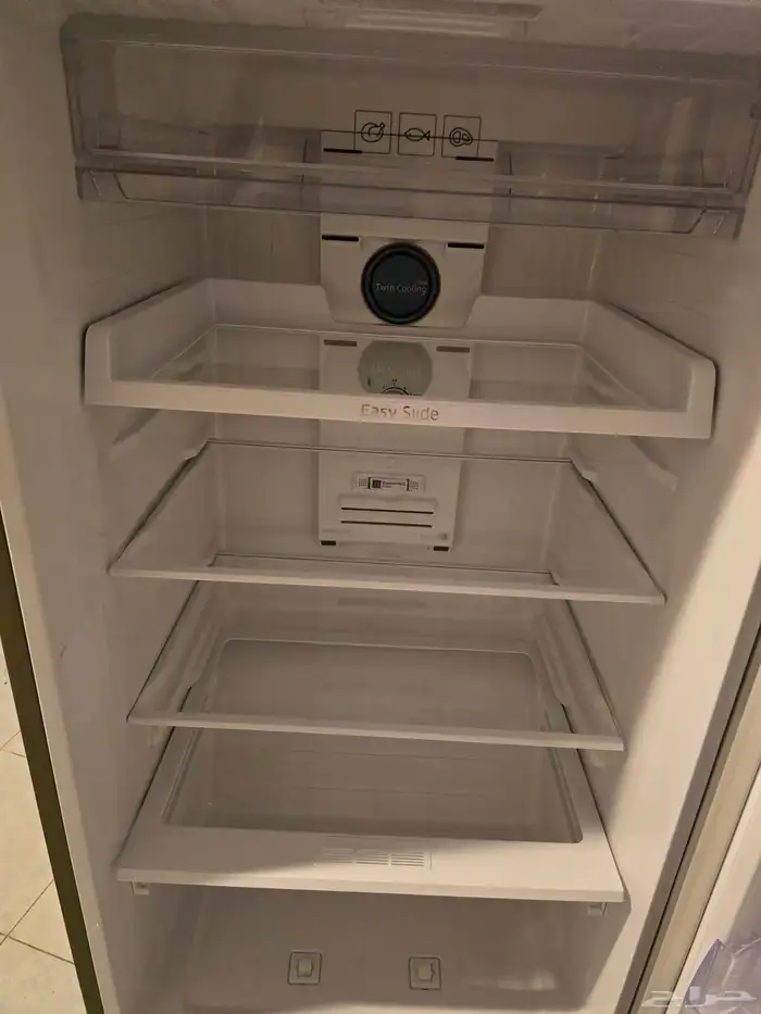 ثلاجة شبه جديدة 3