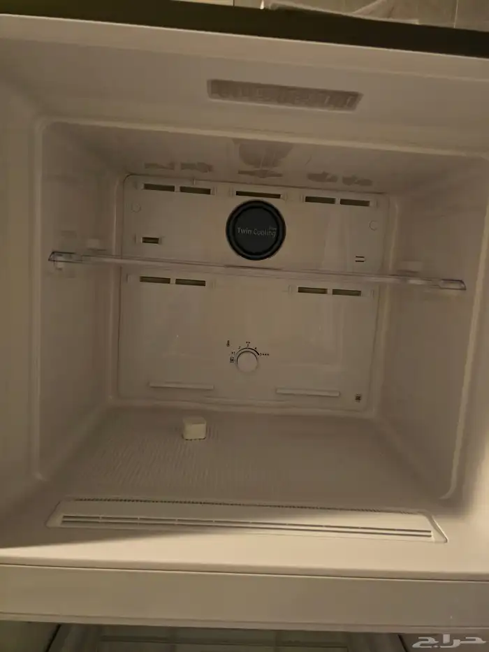 ثلاجة شبه جديدة 2