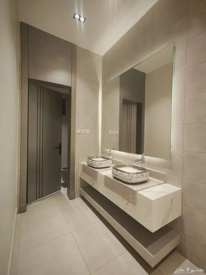 للبيع شقه دور ارضي مساحه 255 م بسعر 580 الف بالقرب من المطار 5