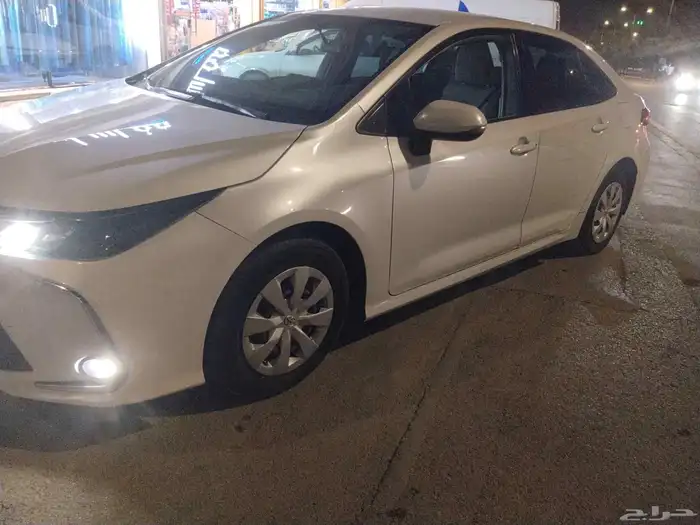 تويوتا كورولا 2022م أبيض 1.6نظيفة 1