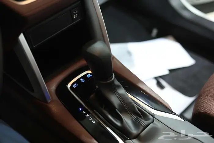 تويوتا كورولا كروس ستاندر ابيض هايبرد 2024 خصم خاص 12