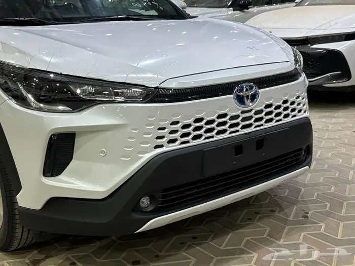 تويوتا كورولا كروس نص فل ابيض هايبرد 2025 اقل سعر كاش وبنوك 3