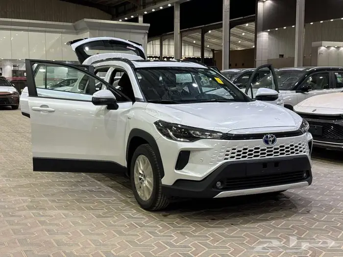 تويوتا كورولا كروس نص فل ابيض هايبرد 2025 اقل سعر كاش وبنوك 22