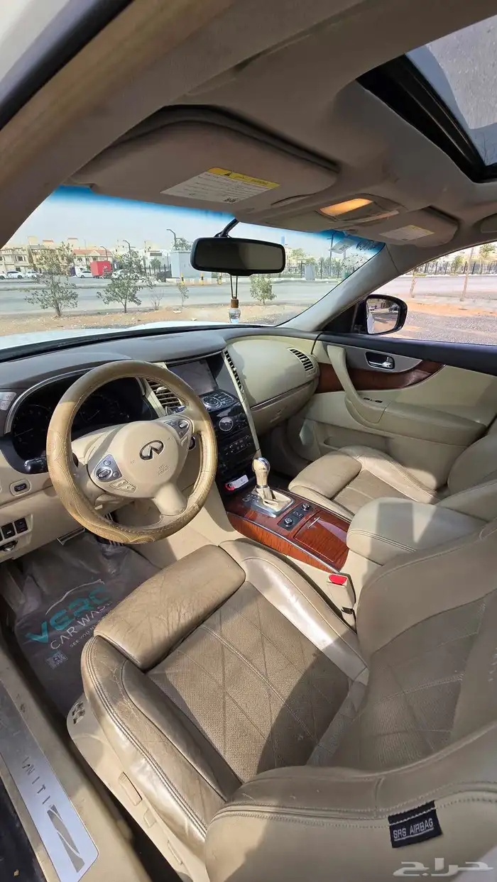 انفينيتي QX70s محرك 8 سلندر ممشى قليل جدا تحتاج بعض الصيانة 4