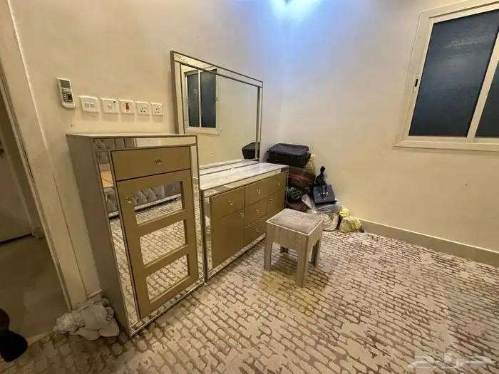 غرفة نوم شبه الجديد 1