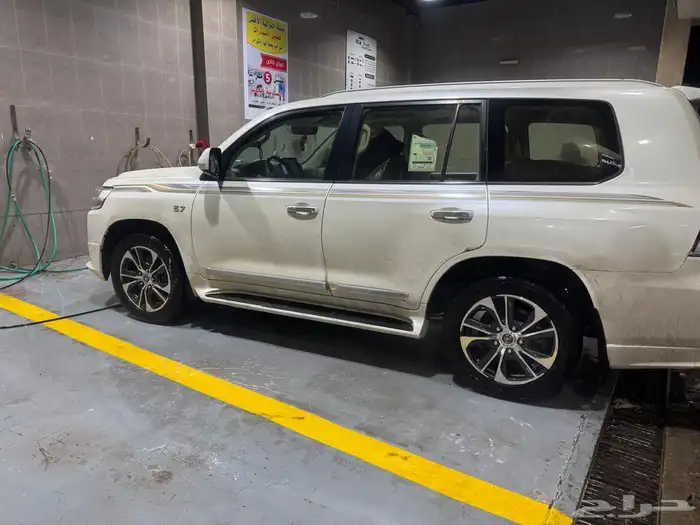 لاندكروزر شبه مخزن 3