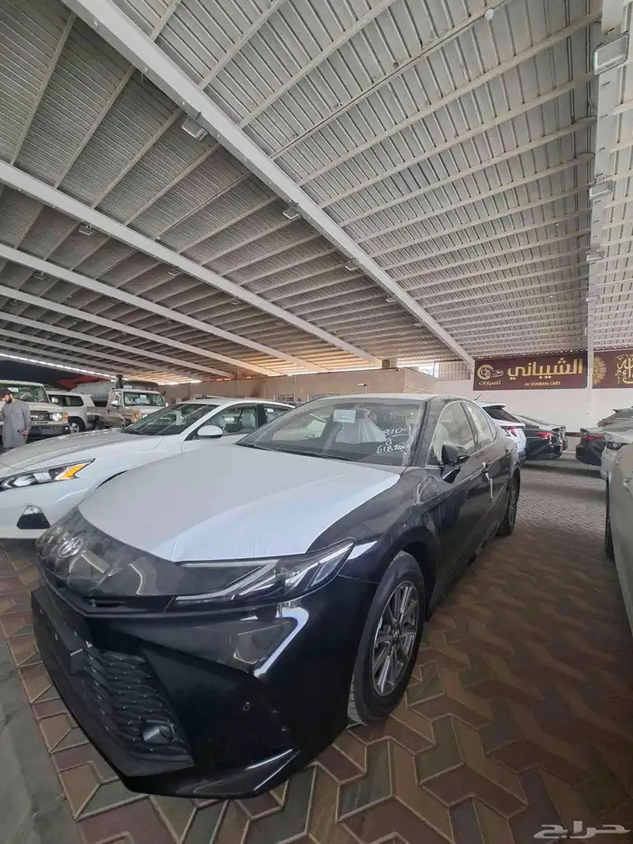 تويوتا كامري 2025 E اصفار 1