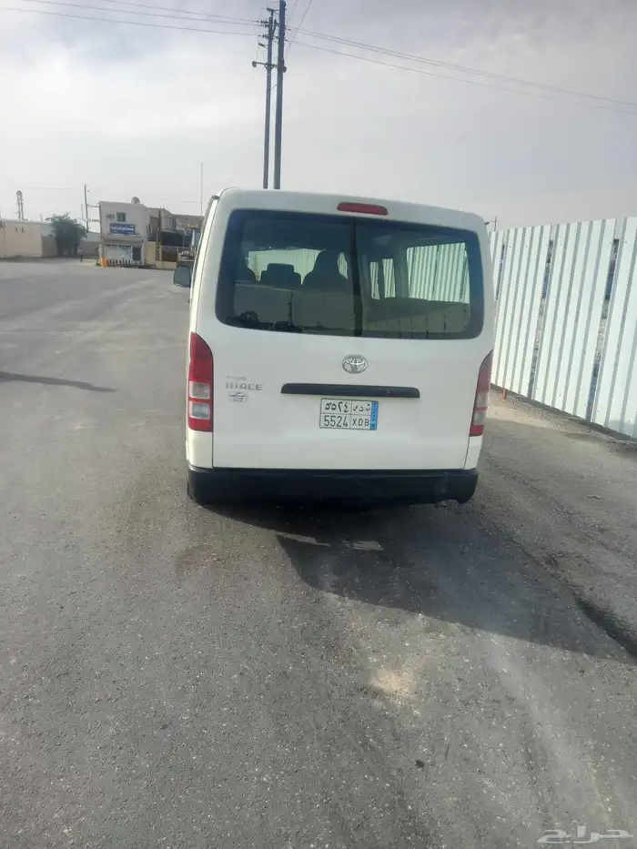 تويوتا هايس 15 راكب اللون أبيض الممشي 221 ألف الموديل 2014 3