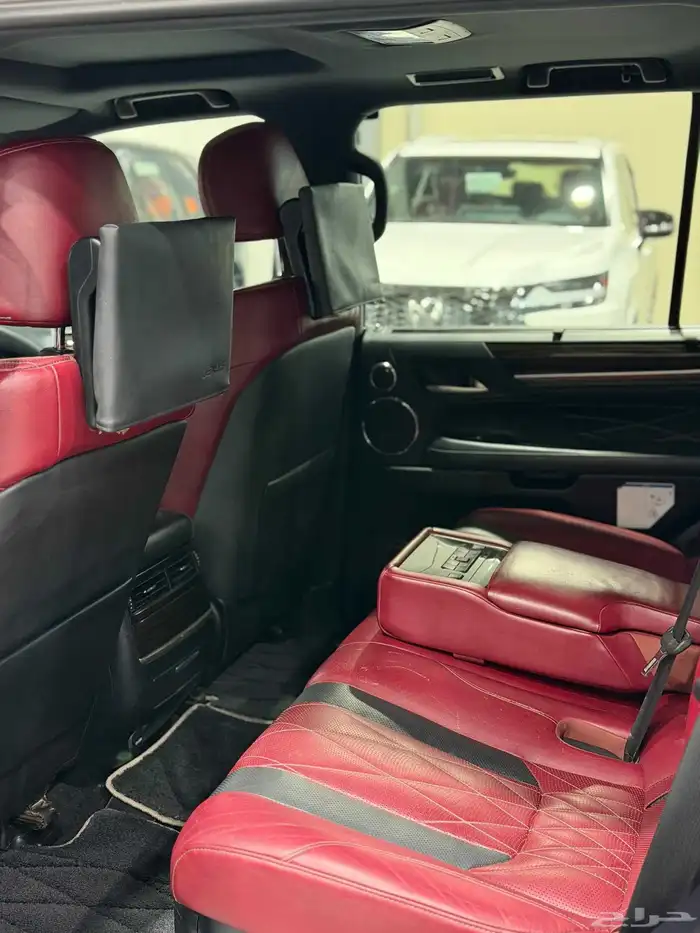 لكزس - 2019 - LX570 - فل كامل - بلاك اديشن 14