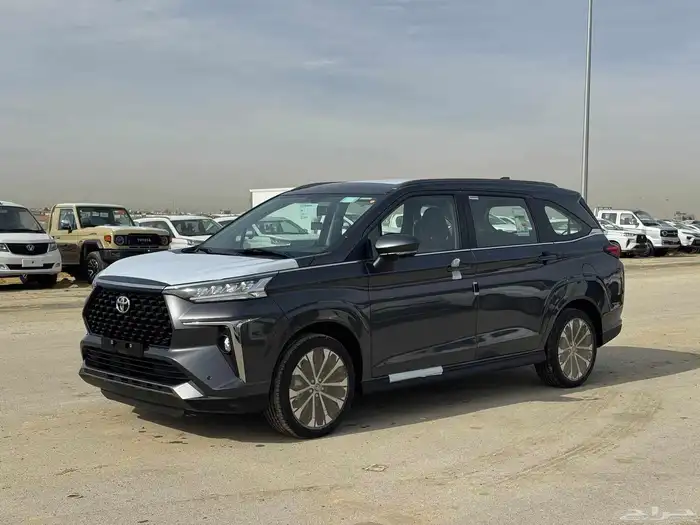 تويوتا GLXفيلوز 2025 3