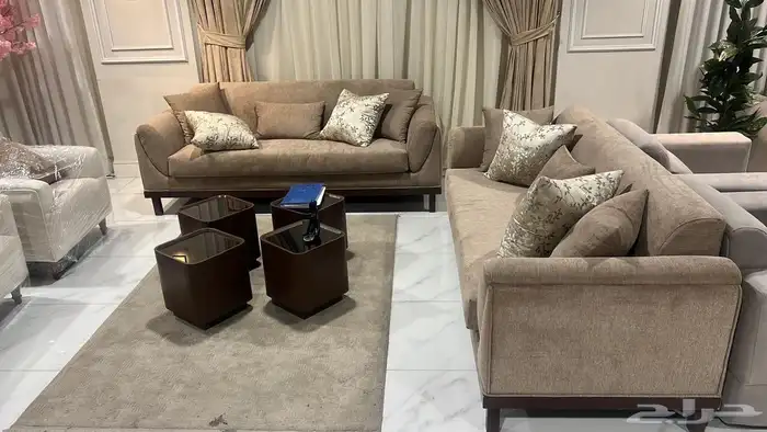 كنب وستائر عرض لمدة يوم واحد فقط 4