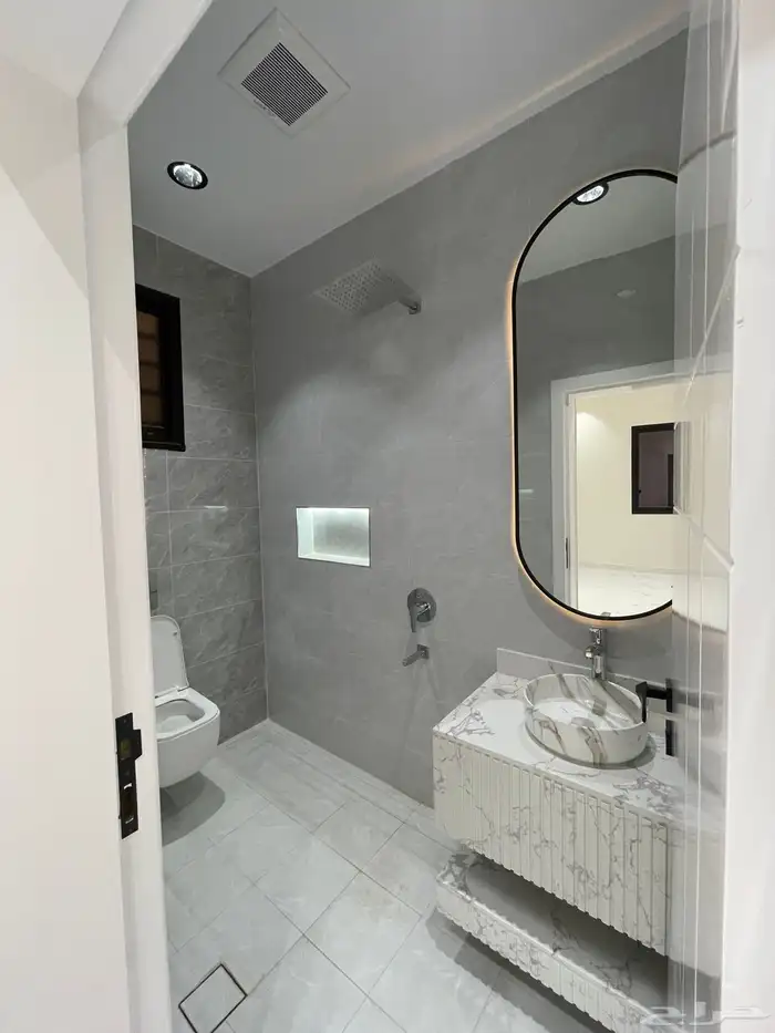 للبيع شقق علويه مع مصعد شغال وسطح خاص وسط الخدمات خميس مشيط 20