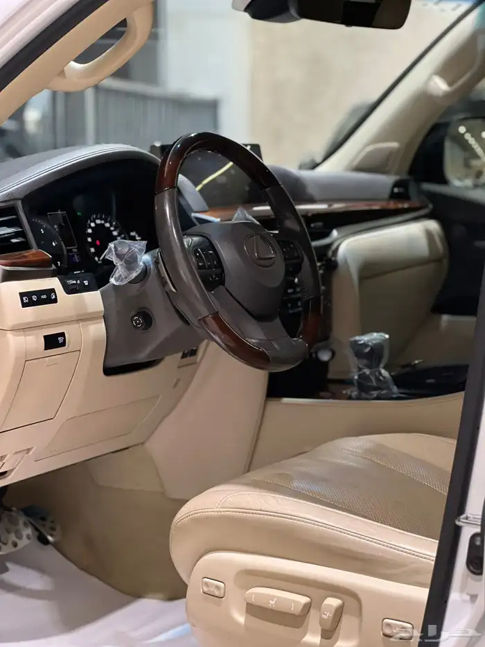 لكزس LX570 موديل 2020 6
